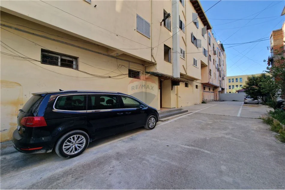 Vlore, shitet apartament 3+1+Ballkon Kati 2, 301 m² 286.425 € (Transballkanike - Rruga Gjergj Kastrioti, Vlorë)