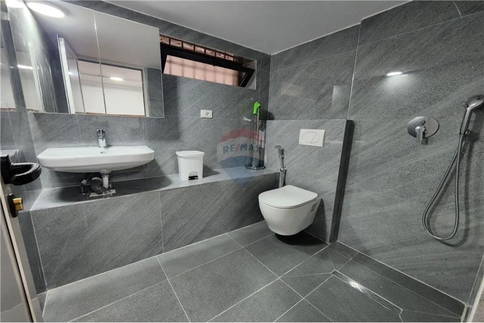 jepet me qera 1+1 , 65 m² 380 €