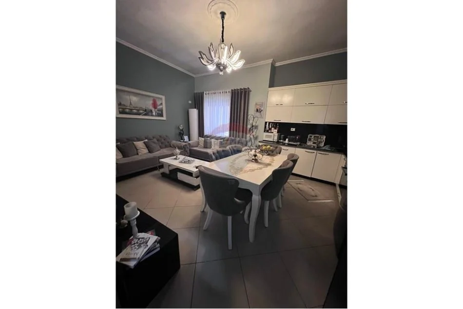 Tirane, shitet apartament 2+1+Ballkon , 103 m² 150.000 € 