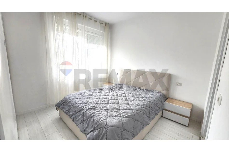 Tirane, jepet me qera apartament 2+1 , 