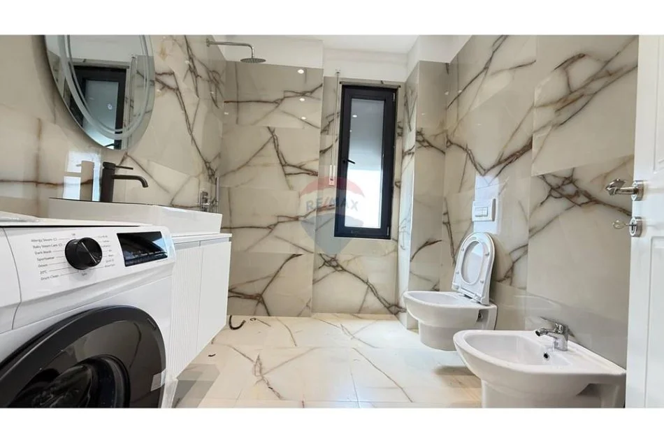 Tirane, jepet me qera apartament 2+1+Ballkon , 105 m² 900 € 