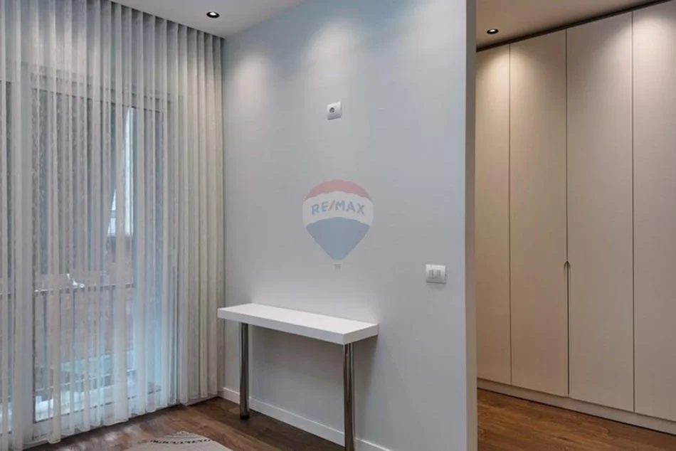 Tirane, jepet me qera Vile , 190 m² 900 € (Qesarak, Rruga Dalip Topi)