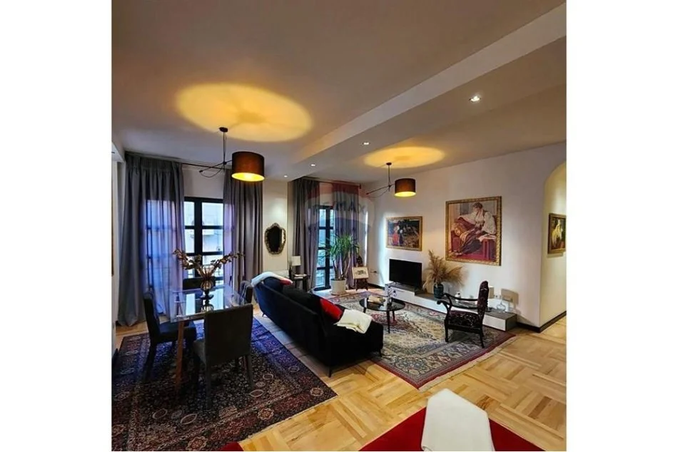 Tirane, jepet me qera 2+1+Aneks+Ballkon Kati 1, 100 m² 700 € 