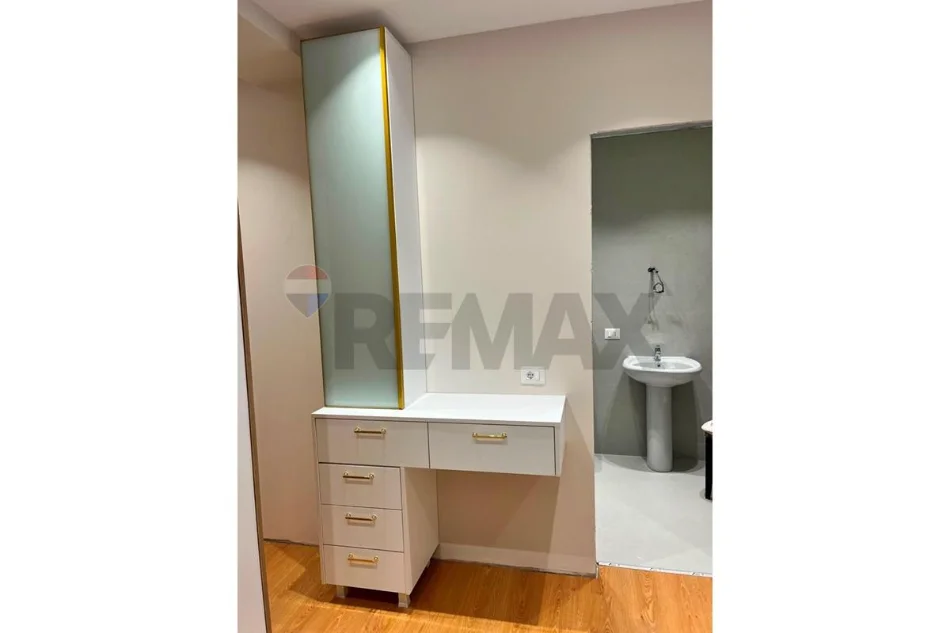 Tirane, jepet me qera apartament 2+1 Kati 7, 120 m² 750 € 