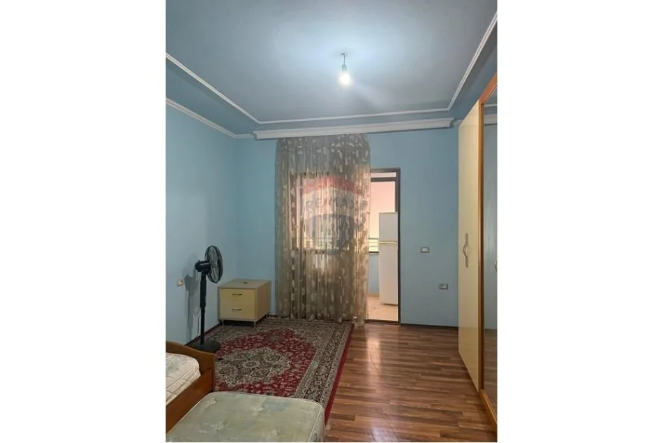 Tirane, jepet me qera apartament 2+1+Ballkon , 130 m² 700 € 