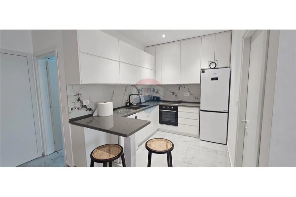 Tirane, jepet me qera apartament 1+1+Ballkon , 77 m² 800 € 