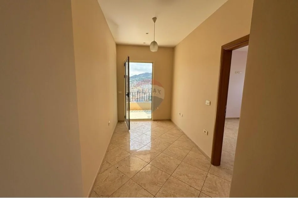 Tirane, jepet me qera apartament 2+1 , 127 m² 350 € 