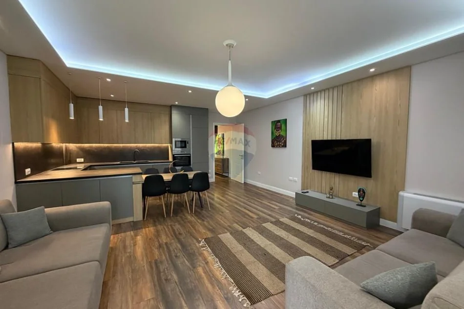 Tirane, jepet me qera Vile 3 Katshe Kati 4, 220 m² 3.000 € (Farke e vogel)