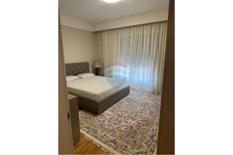 Tirane, jepet me qera apartament 2+1+Ballkon , 122 m² 1.300 € 