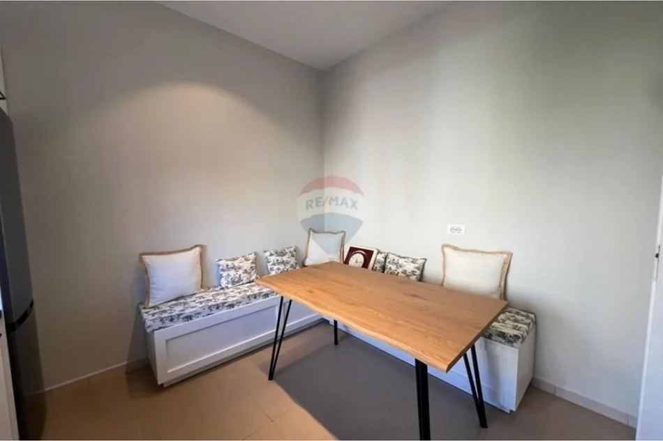 Tirane, jepet me qera apartament 1+1+Ballkon Kati 3, 72 m² 640 € (Mine Peza)