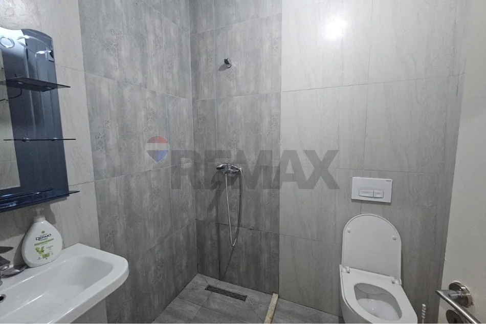 Tirane, jepet me qera apartament 1+1 Kati 1, 45 m² 330 € (Kompleksi Mangalem)