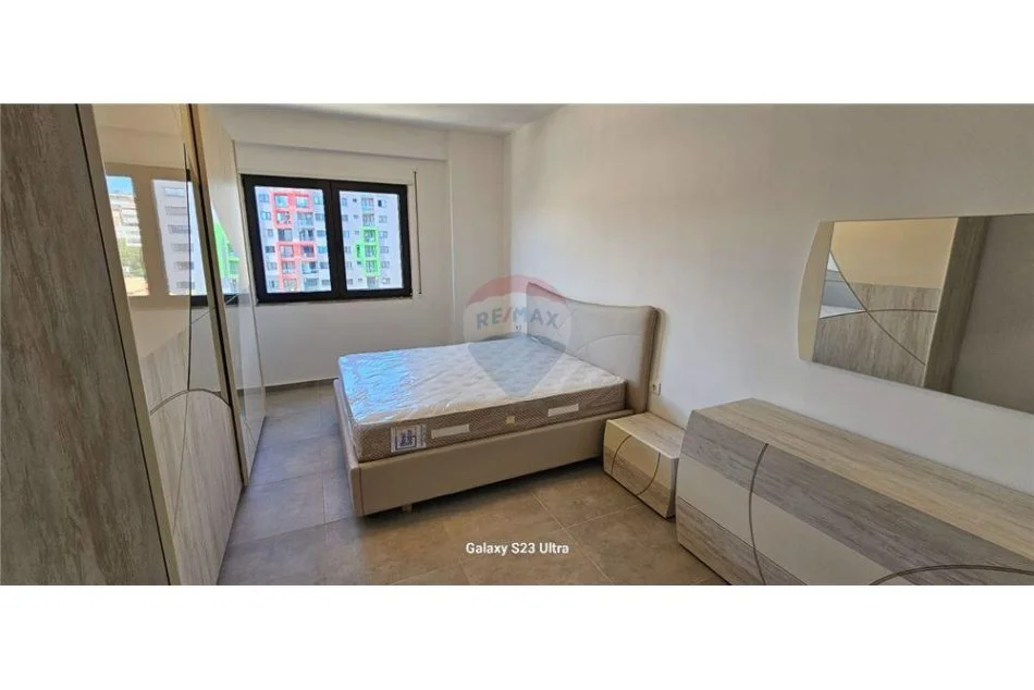 Tirane, jepet me qera apartament 2+1+Ballkon Kati 5, 105 m² 650 € 