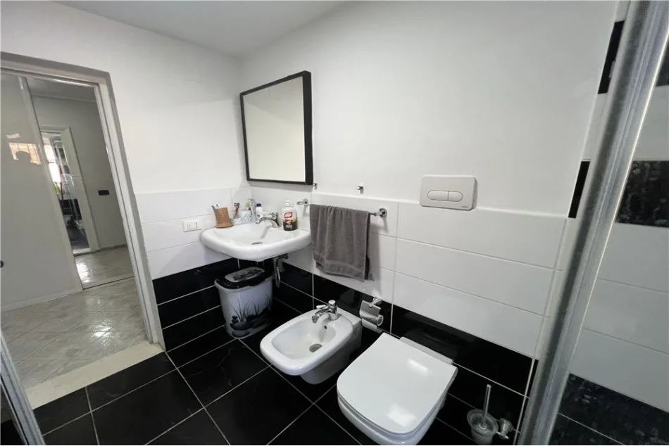 Vlore, shitet apartament 1+1 Kati 3, 58 m² 85.000 € (Qendër Qyteti, Albano &amp; Romina, Vlorë)