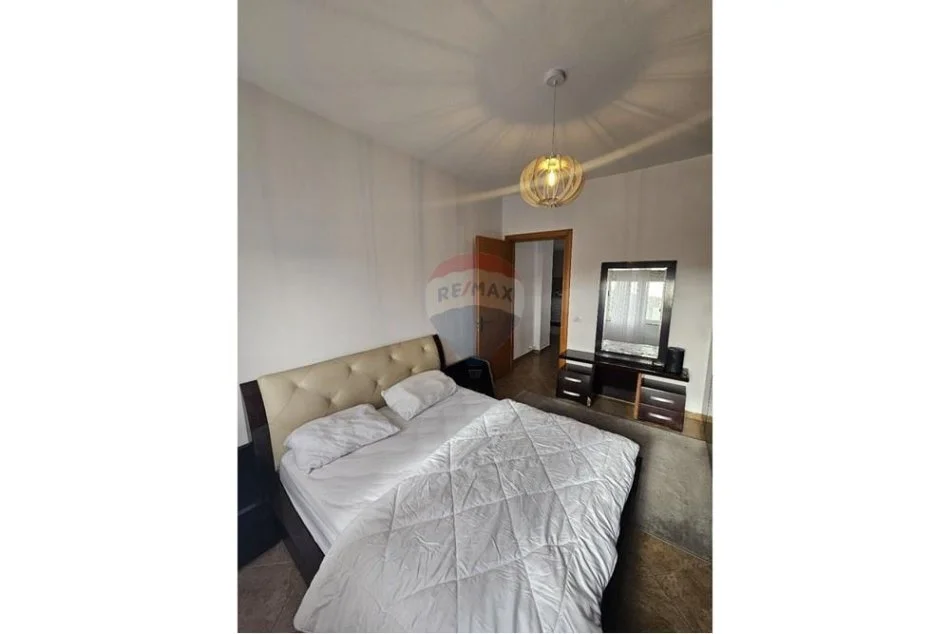 Tirane, jepet me qera 2+1 , 110 m² 550 € (Astir)