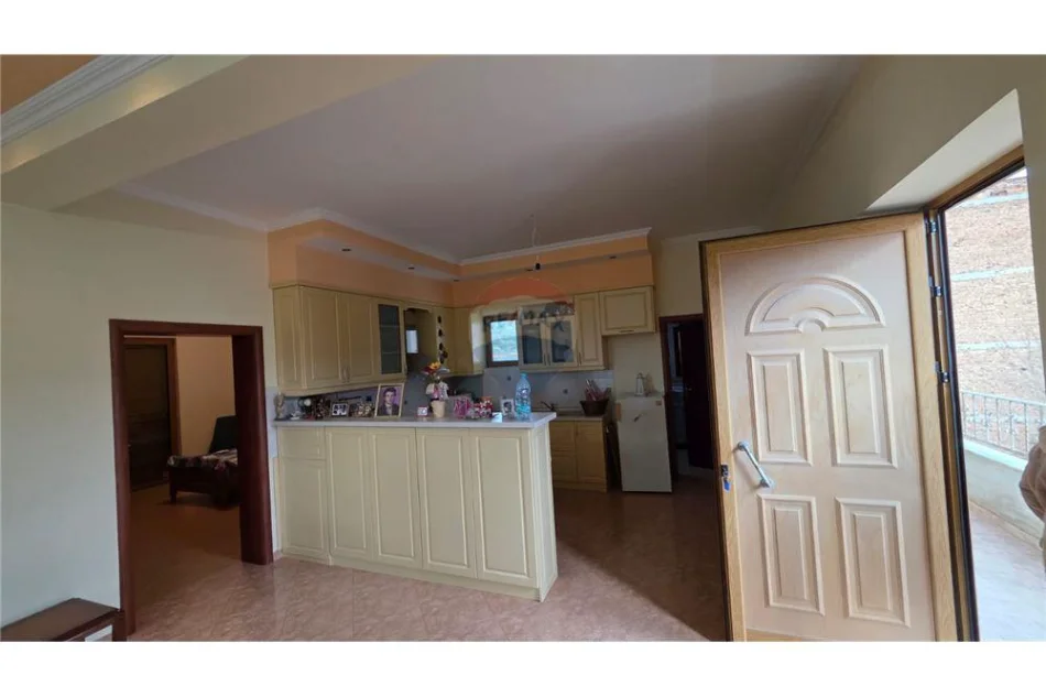 Vlore, shitet Vile Vile 4 Katshe , 407 m² 250.000 € (Rruga Demokracia, Vlore)
