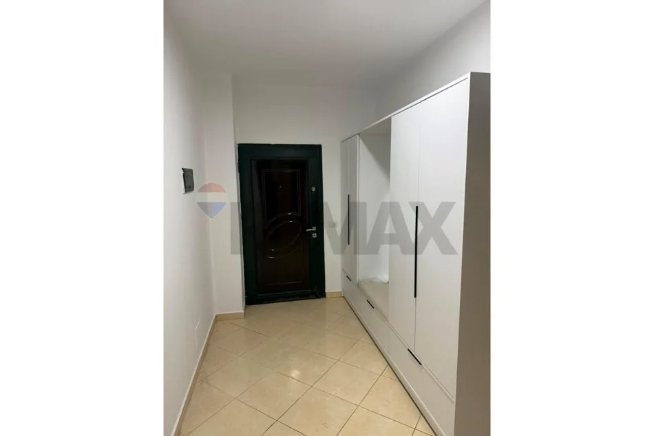 Tirane, jepet me qera apartament 2+1+Ballkon , 650 m² (Don Bosko)