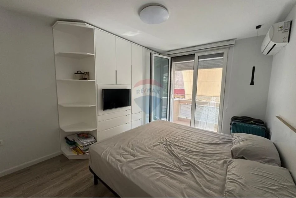 Tirane, jepet me qera apartament 2+1 Kati 3, 95 m² 1.100 € (Blloku)