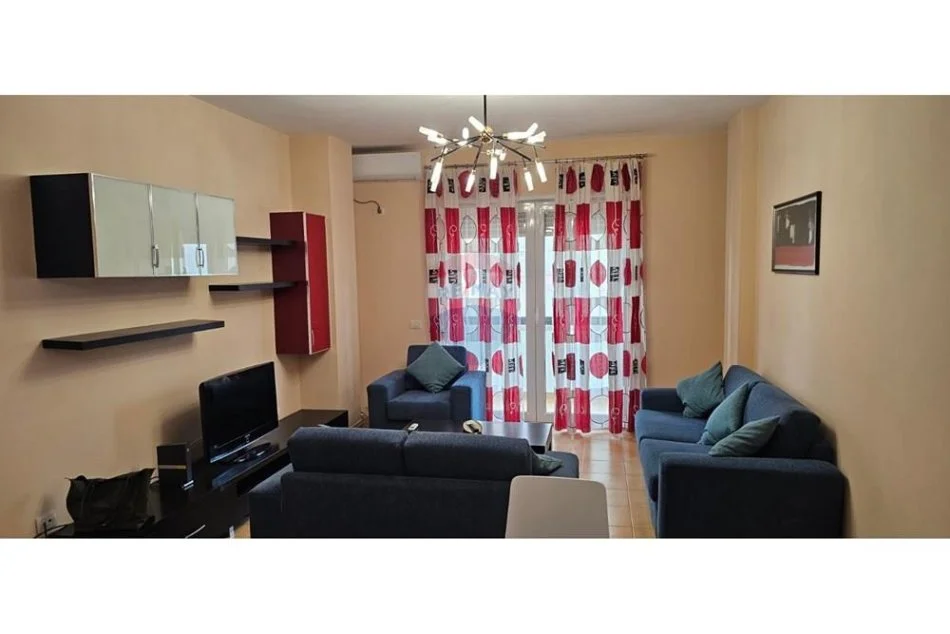 Tirane, jepet me qera apartament 2+1+Ballkon , 99 m² 900 € 