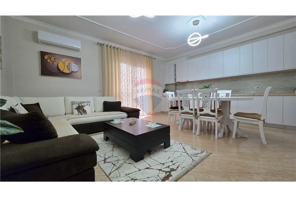 Vlore, shitet apartament 2+1+Ballkon Kati 8, 120 m² 186.000 € (Rruga e Cipajve, Vlore)