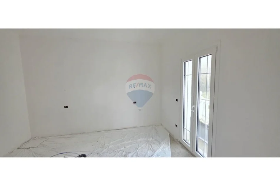 Tirane, shitet Vile , 450 m² 650.000 €