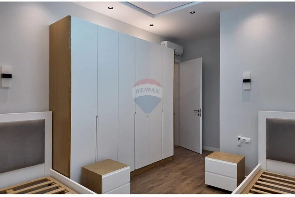 Tirane, jepet me qera Vile , 190 m² 900 € (Qesarak, Rruga Dalip Topi)