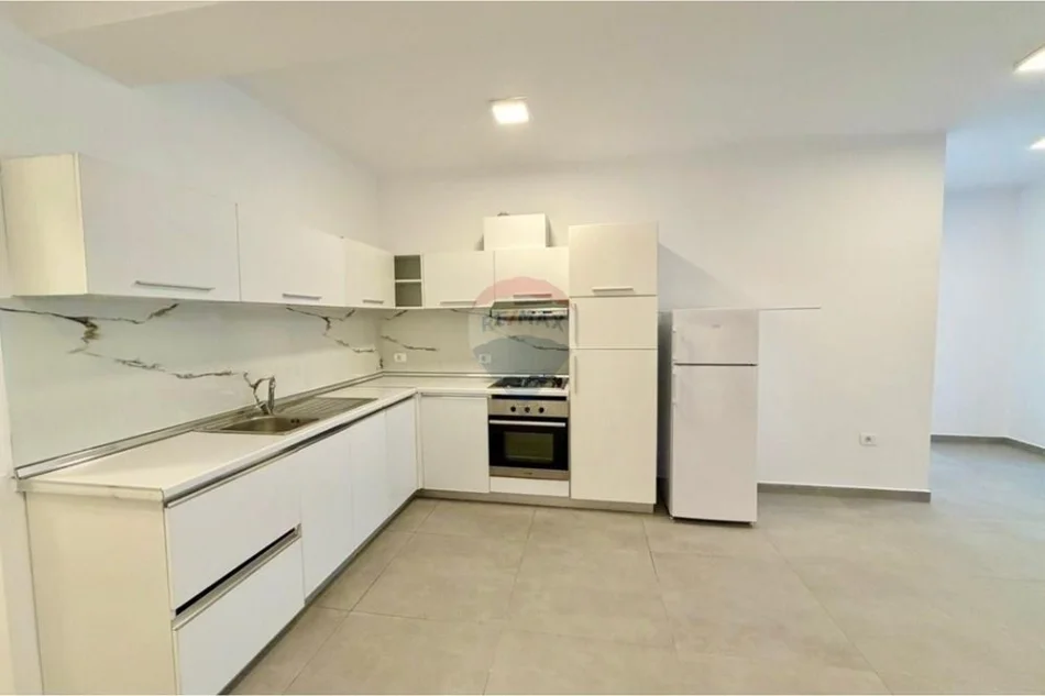 Tirane, shes apartament 2+1+Ballkon Kati 2, 205.000 € (Kodra e Diellit)