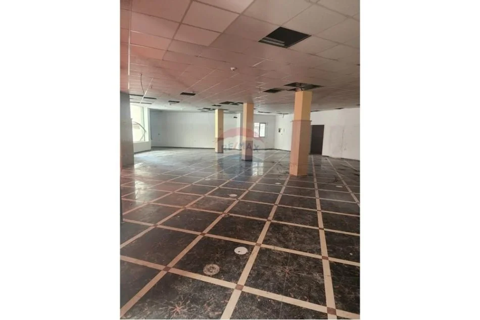 Tirane, shitet dyqan , 1.000 m² 1.700.000 € (Rruga Mihal Grameno ID: 530561001-79)