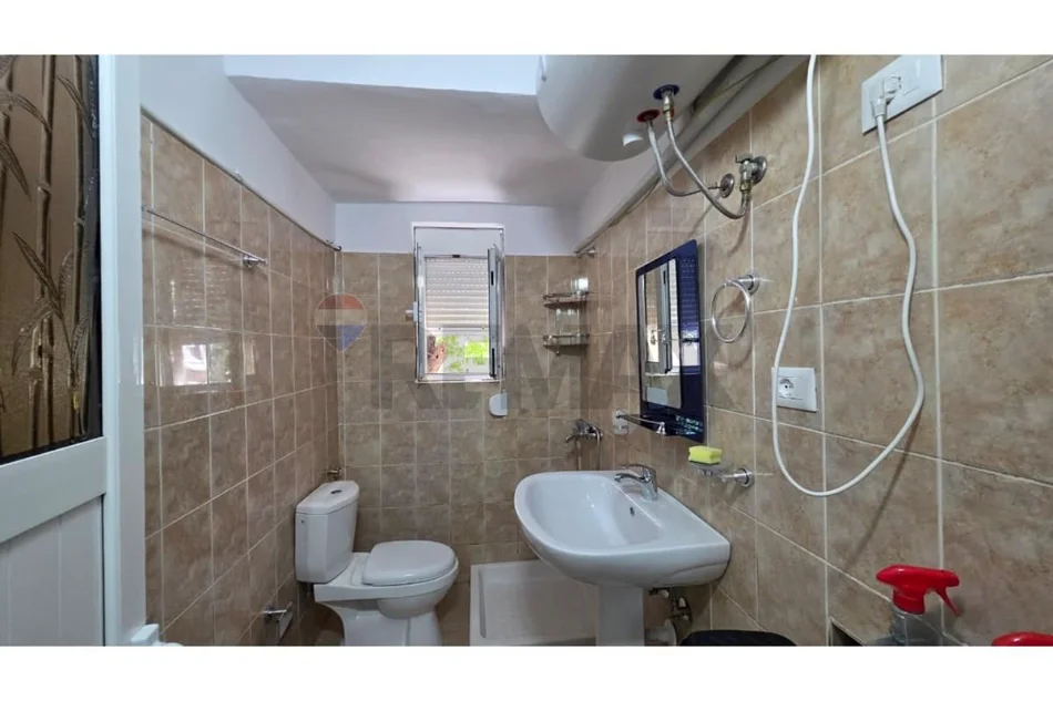Vlore, jepet me qera apartament 1+1 Kati 0, 65 m² 300 € (Tek Gjyqi Vjeter, Vlore)