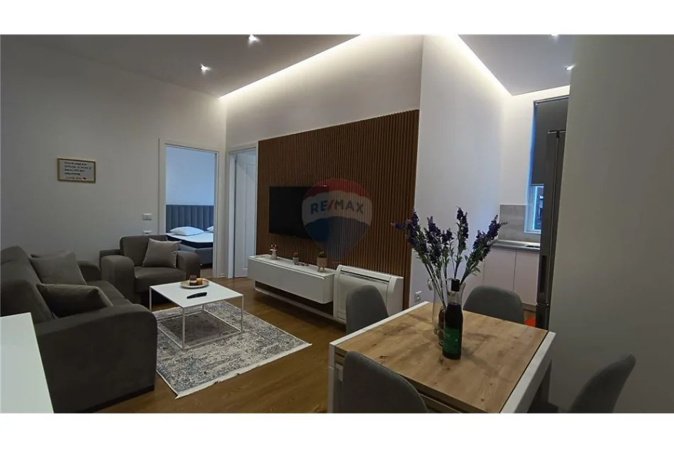 Tirane, jepet me qera apartament 2+1 Kati 2, 70 m² 800 € (BLLOKU I AMBASADAVE)