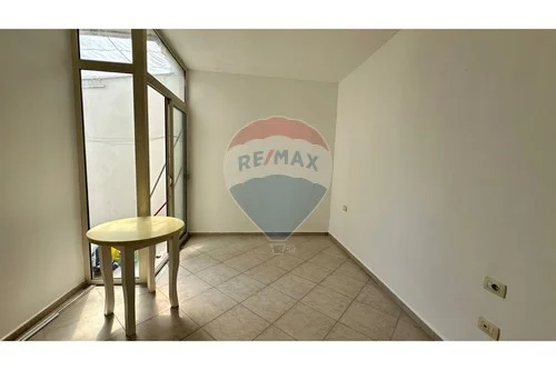 Tirane, jepet me qera apartament 1+1 , 69 m² 400 € (Shkolla e Baletit)