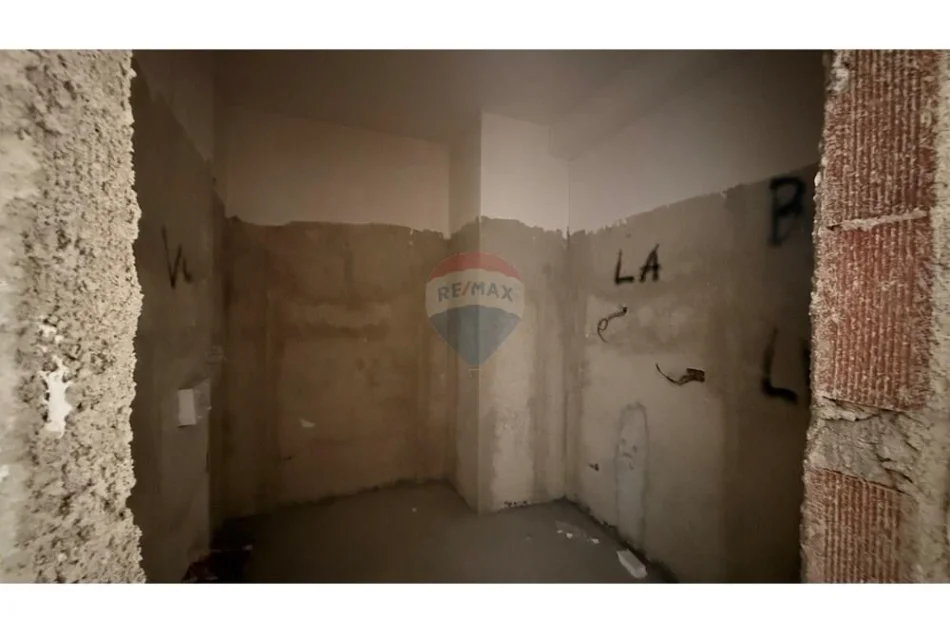 Tirane, shitet garsonier , 80 m² 90.000 € 