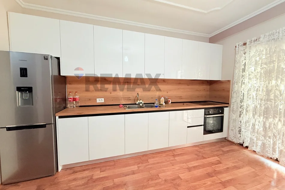Tirane, jepet me qera apartament , 115 m² 650 € 