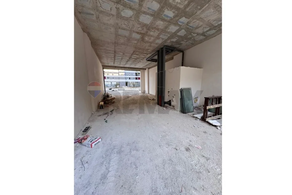 Tirane, shitet dyqan Kati 0, 89 m²