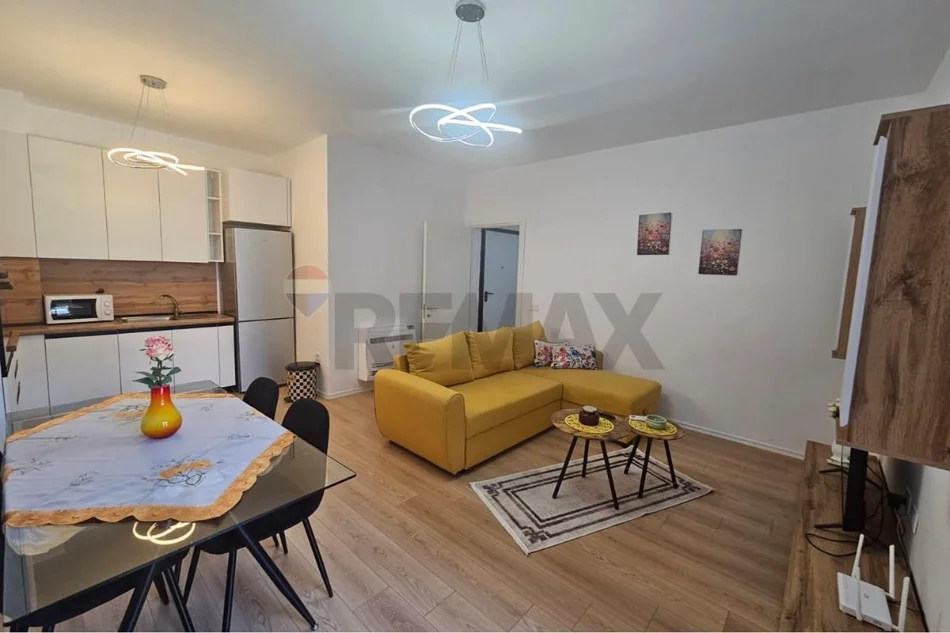 Tirane, jepet me qera apartament 1+1 , 80 m² 