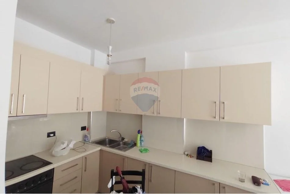 Tirane, jepet me qera apartament 2+1+Ballkon , 88 m² 500 € 