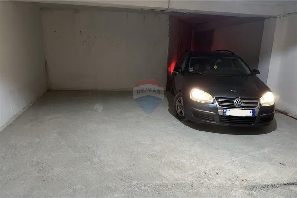 Tirane, shitet garazh | post parkimi Kati -2, 32 m² 30.000 € (Tregu elektrik i ri)