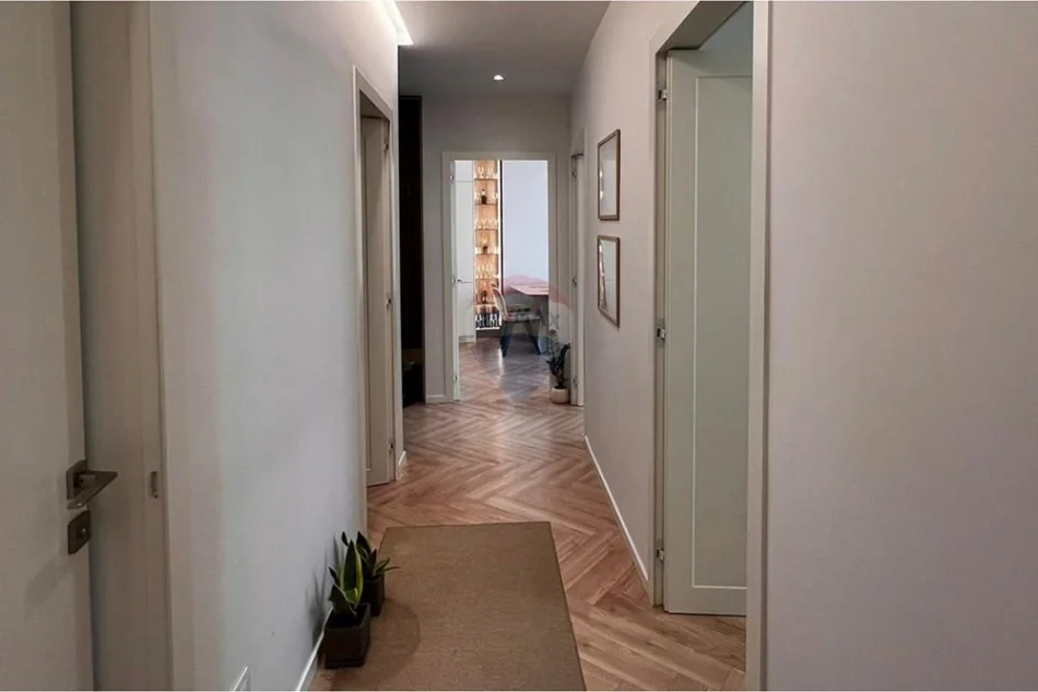 Tirane, shitet apartament 3+1 , 126 m² 650.000 € (Rruga e Kosovarëve, Tiranë)