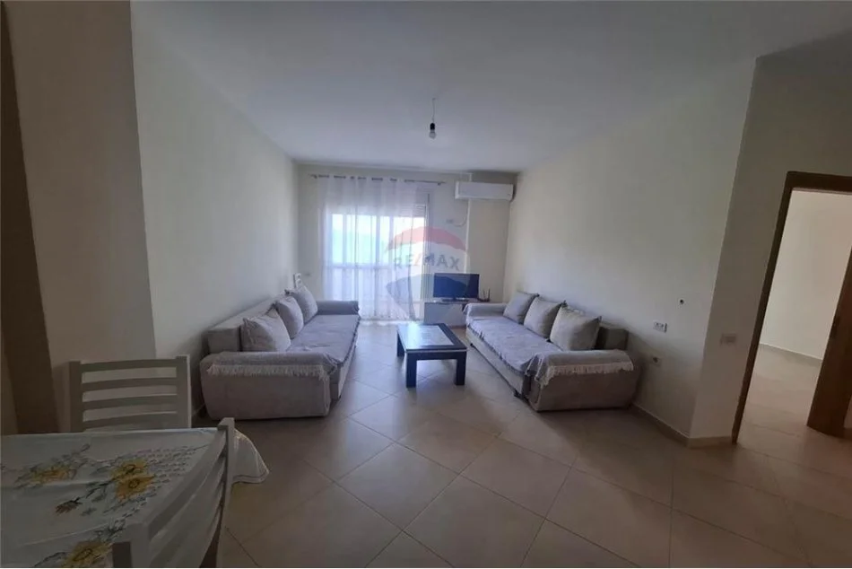 Vlore - Lungomare, jepet me qera apartament 2+1+Ballkon Kati 6, 107 m² 500 € (Rruga Dhimitër Konomi Vlore)
