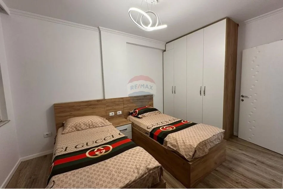 Tirane, jepet me qera apartament 1+1 Kati 2, 67 m² 450 € 