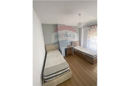 Tirane, jepet me qera apartament 2+1 , 95 m² 550 € (Kompleksi Kontakt, Shqipëri)