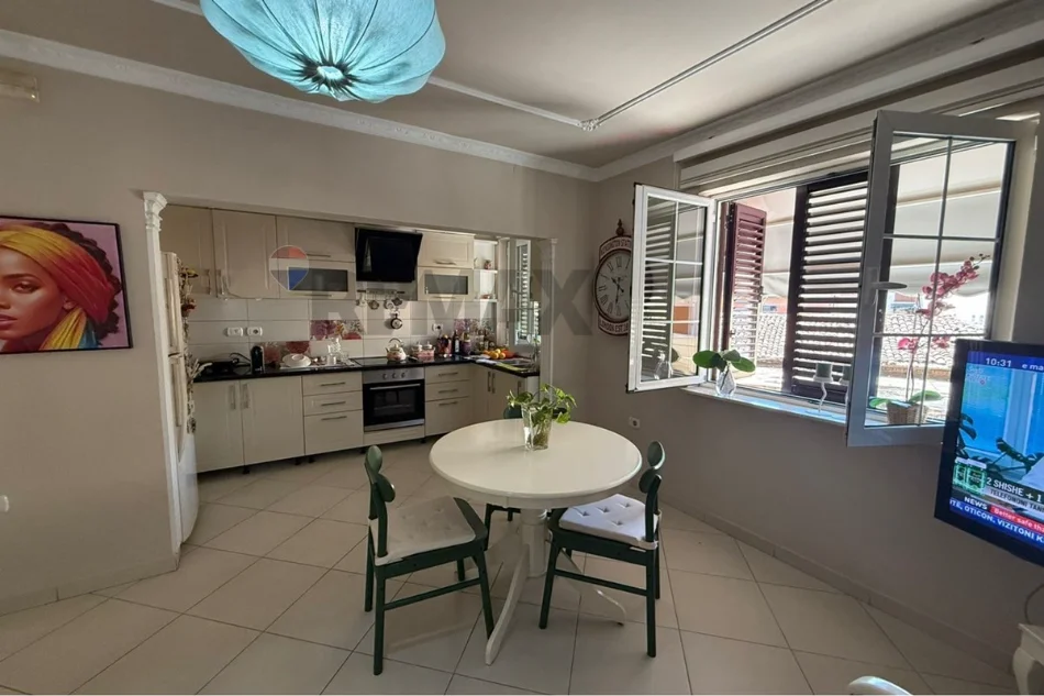 Tirane, jepet me qera apartament 2+1 Kati 2, (Ali Demi)