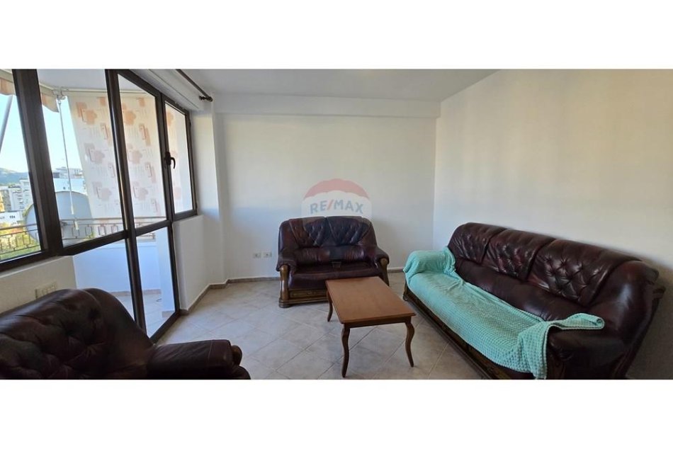 Tirane, jepet me qera apartament 1+1 Kati 3, 74 m² 450 € (Rruga Elbasanit)