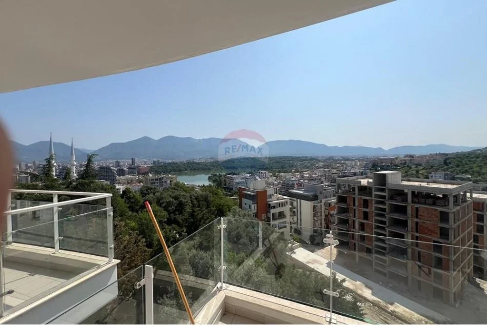 Tirane, jepet me qera apartament 2+1+Ballkon , 98 m² 800 € (Kopshti Botanik)