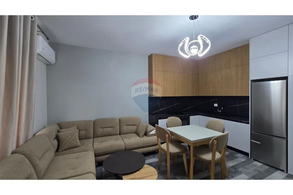 Tirane, jepet me qera , 730 m² 730 € 