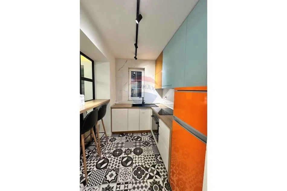 Tirane, jepet me qera apartament 1+1 Kati 2, 75 m² 900 € (rruga elbasanit)