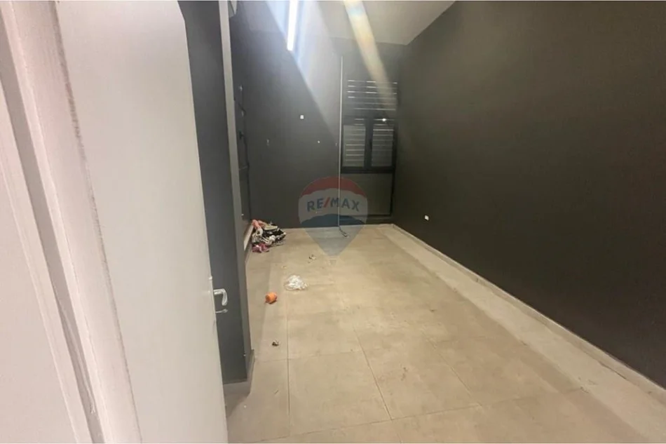 Tirane, jepet me qera , 210 m² 3.001 € 