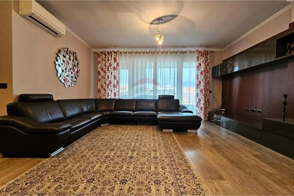 Tirane, shitet apartament 3+1+Ballkon Kati 6, 140 m² 299.000 € 