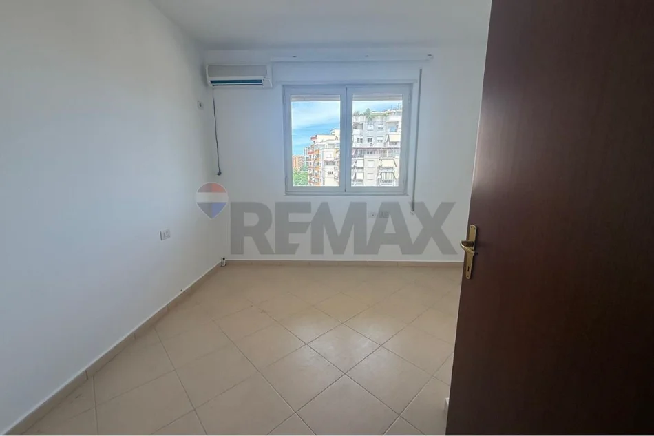 Tirane, jepet me qera apartament , 118 m² 1.000 € 