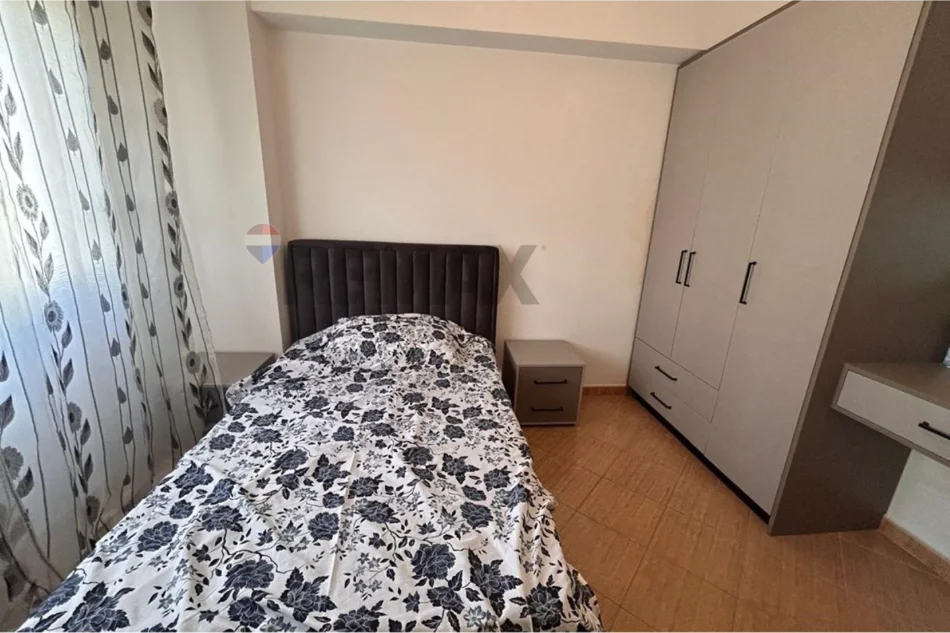 Vlore - Lungomare, jepet me qera apartament 3+1+Ballkon Kati 4, 120 m² 700 € (Rruga Reshat Osmani, Vlore)