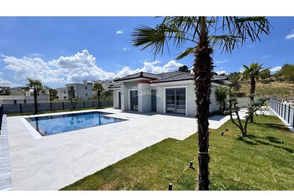 Tirane, shitet Vile 5+1+Ballkon , 800.000 € 